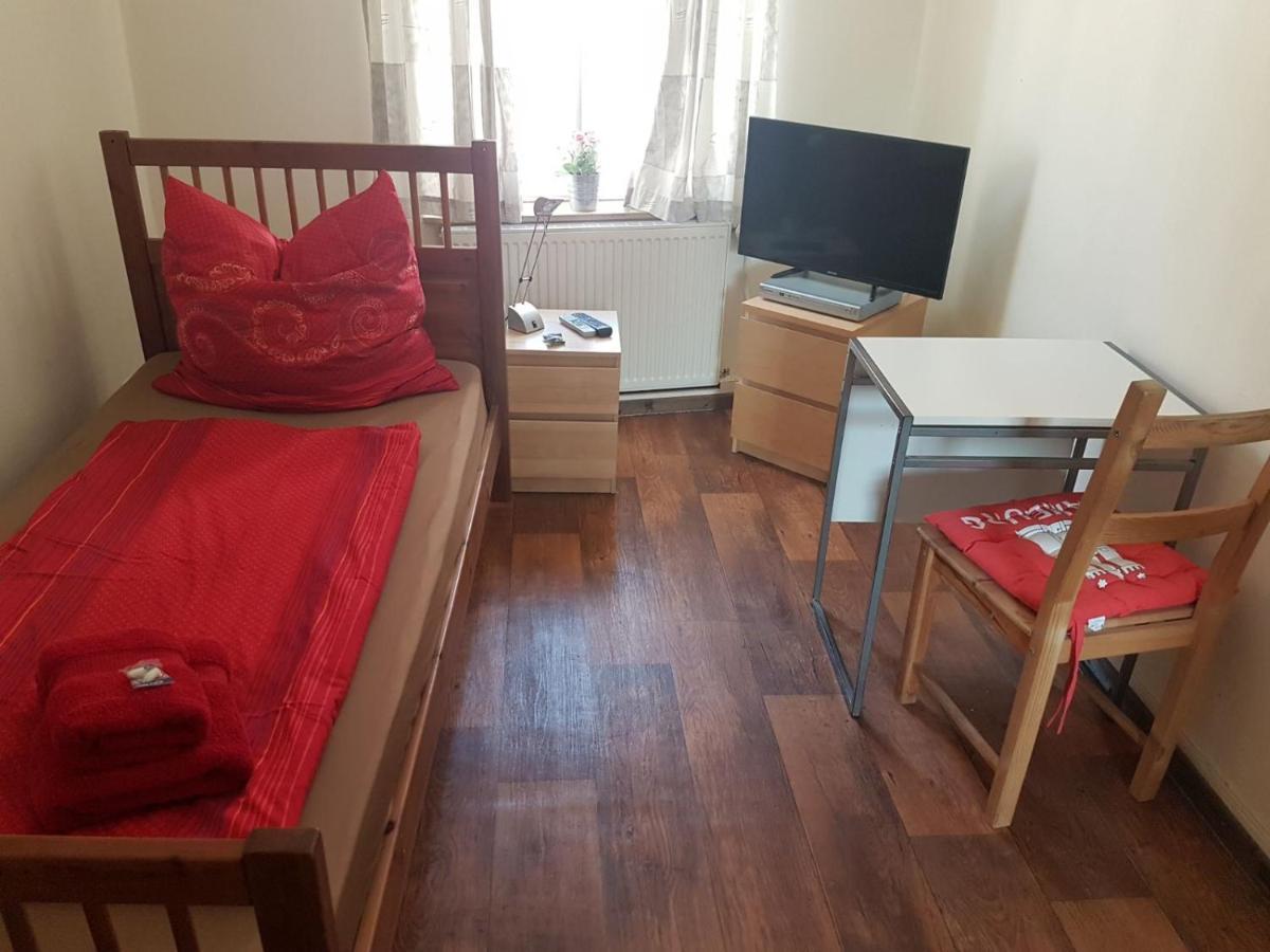 Отель Sleep In Hamburg St. Pauli Экстерьер фото