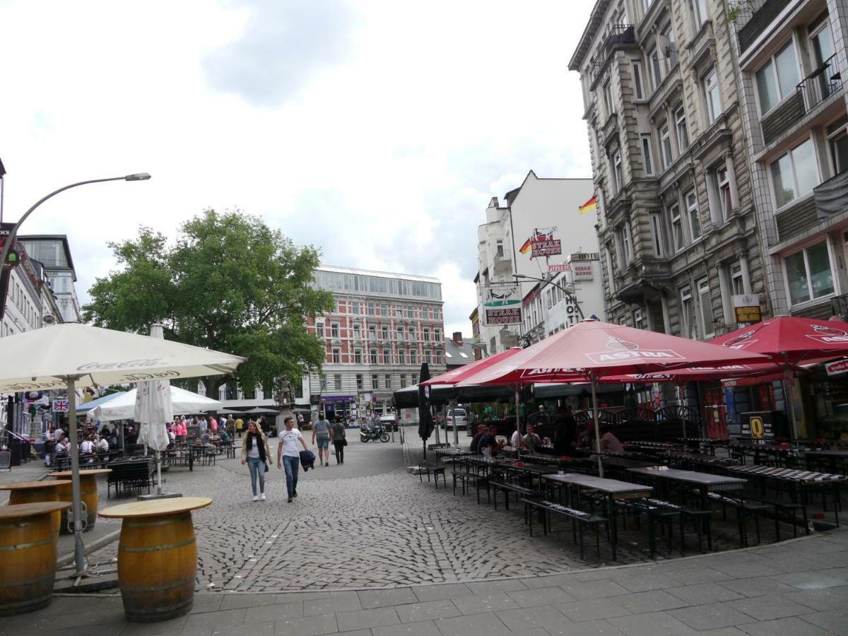 Отель Sleep In Hamburg St. Pauli Экстерьер фото