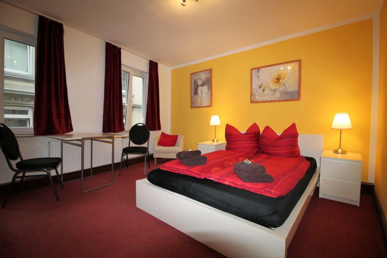 Отель Sleep In Hamburg St. Pauli Экстерьер фото